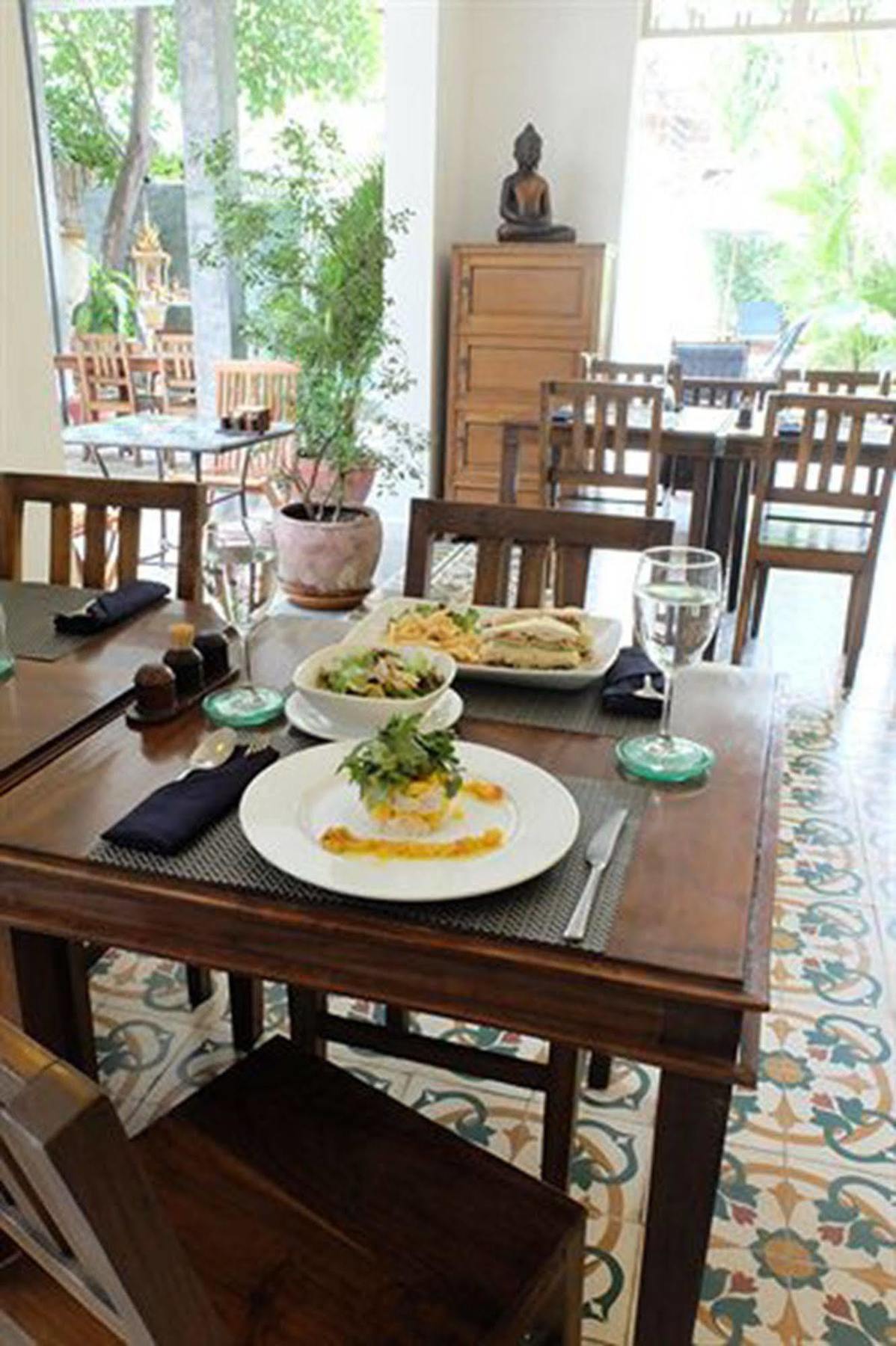 The Sangkum Hotel Пном Пен Екстериор снимка