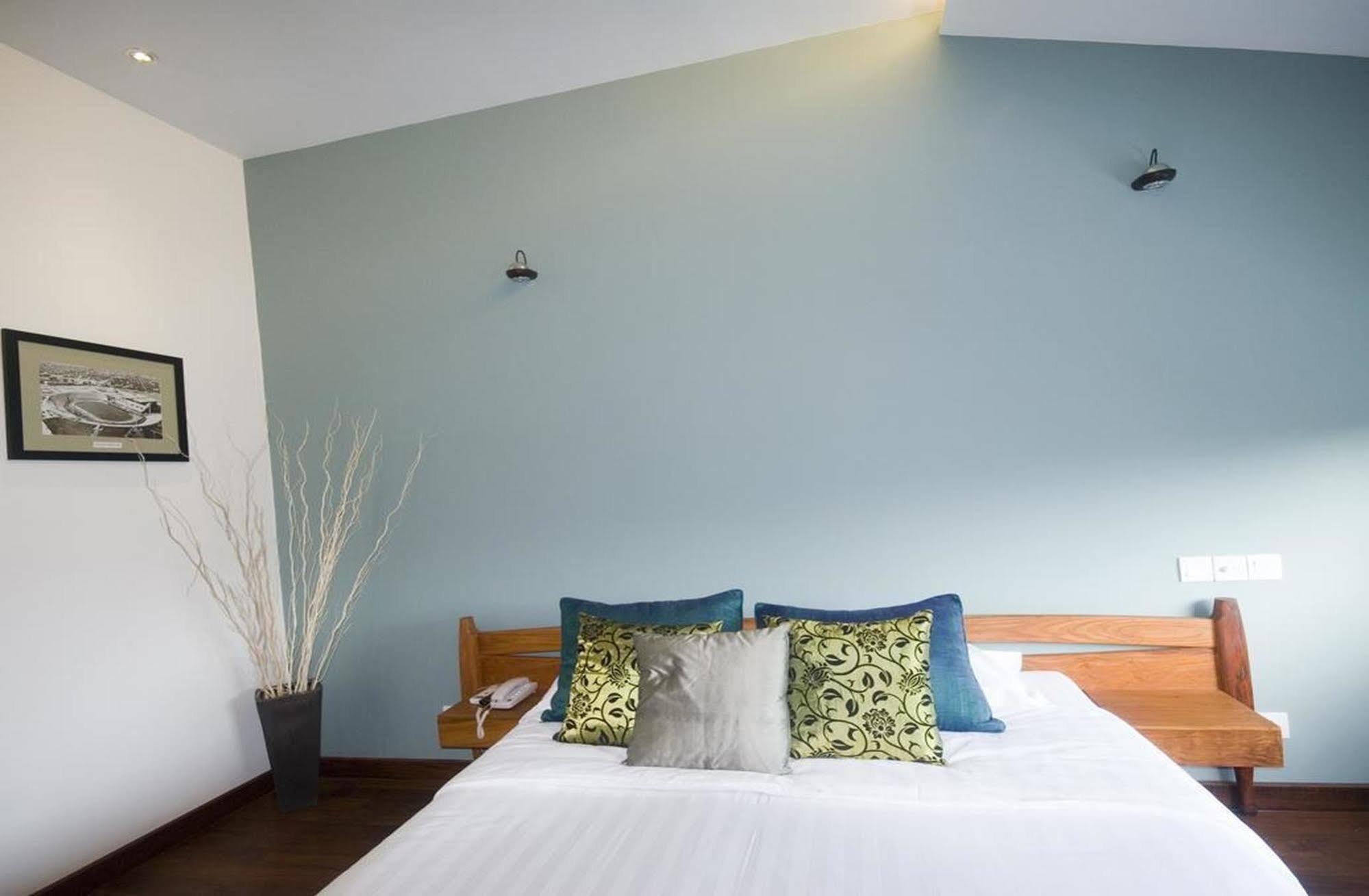 The Sangkum Hotel Пном Пен Екстериор снимка