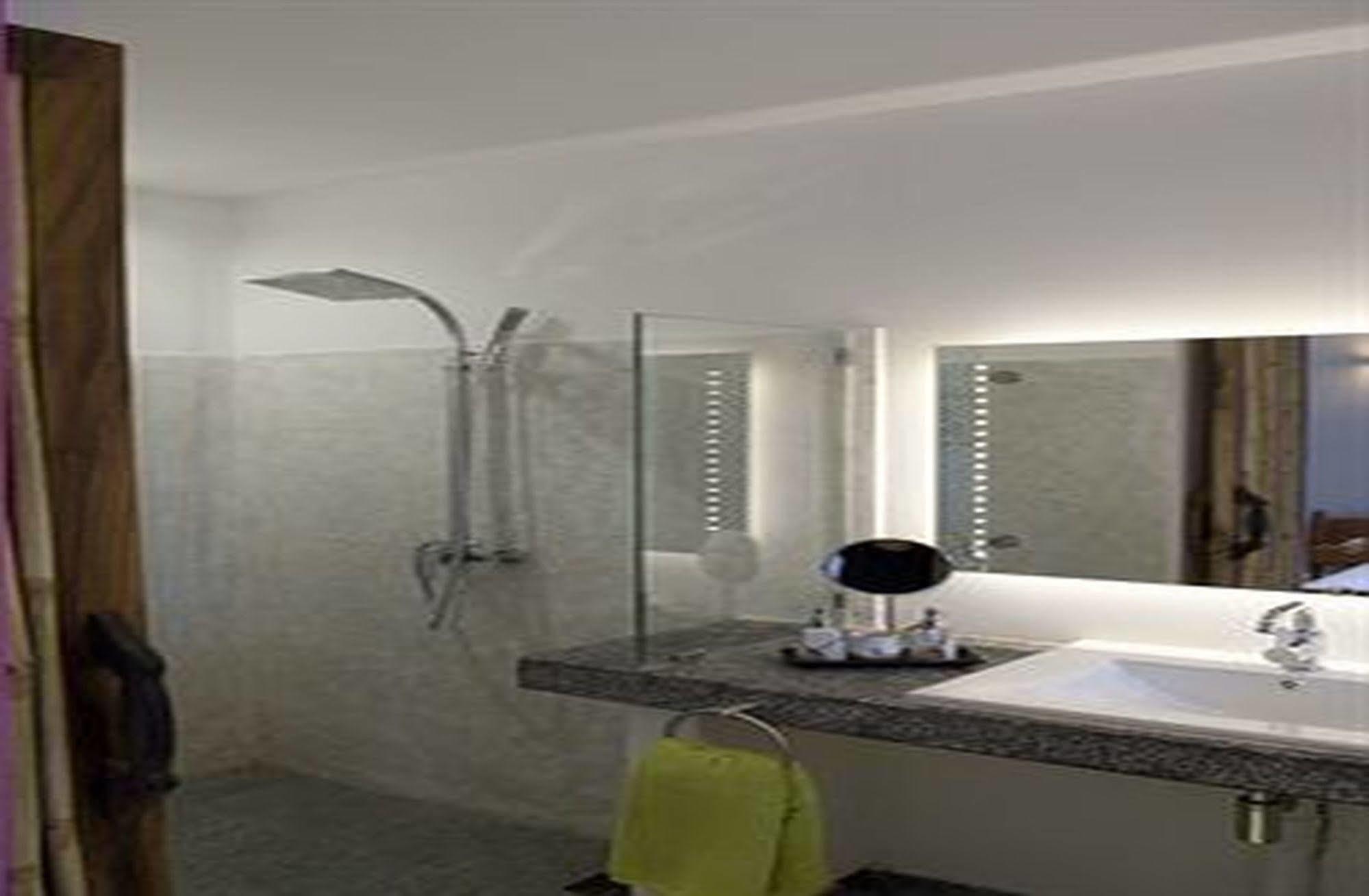 The Sangkum Hotel Пном Пен Екстериор снимка
