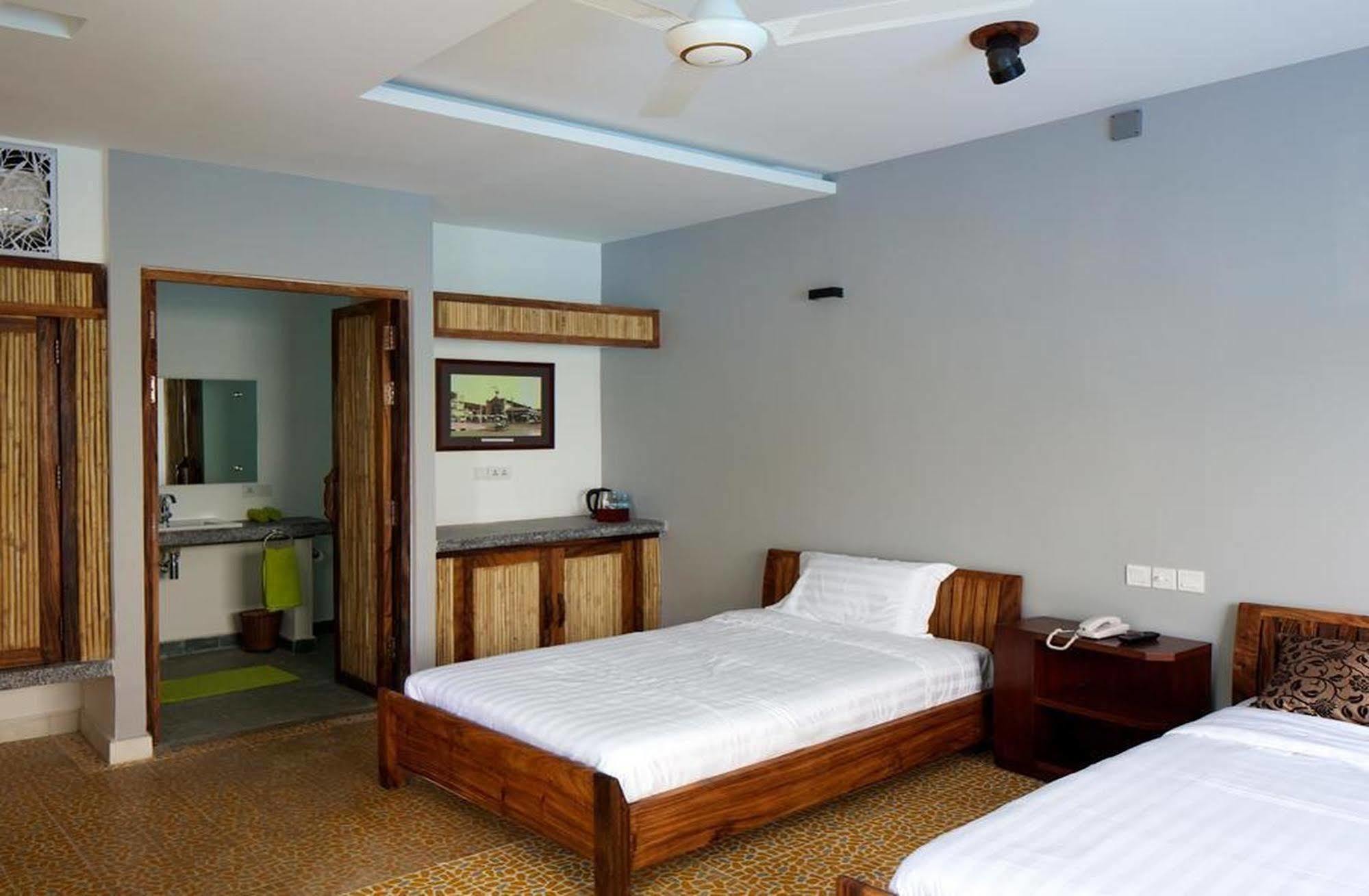 The Sangkum Hotel Пном Пен Екстериор снимка